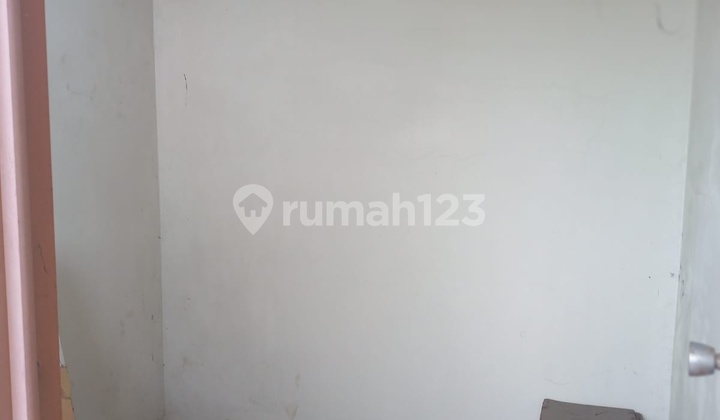 2.5-Story Shop House for Rent in a Strategic Location at Legenda Wisata Cibubur 2