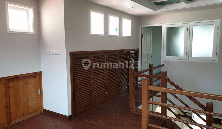Disewakan Rumah di Puri indah 5