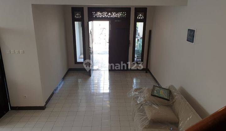 Disewakan Rumah di Puri indah 8