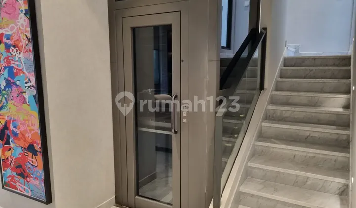 Heron merupakan rumah baru dengan konsep split level 2.5 lantai 9
