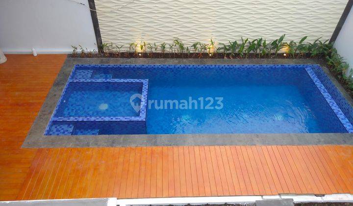 Rumah Eksklusif Dengan Kolam Renang Pribadi, Nyaman Dan Berkelas 2