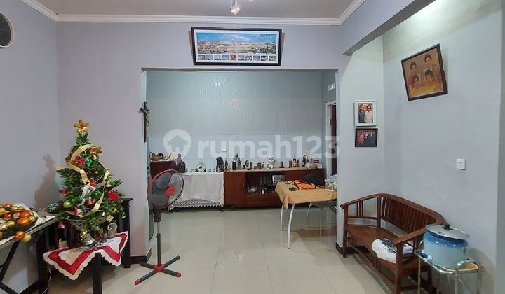 ruang keluarga rumah dekat danau ciomas permai