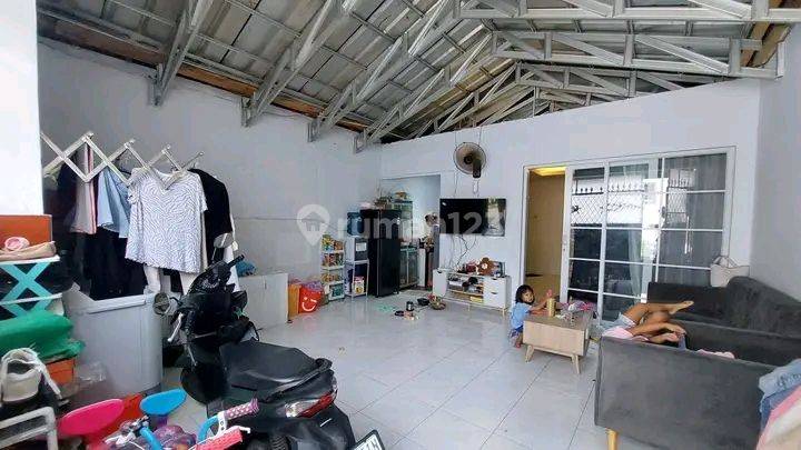 ruang tamu rumah hook sejuk di griya