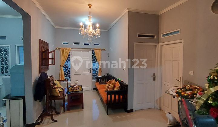 ruang tamu rumah dekat danau ciomas permai