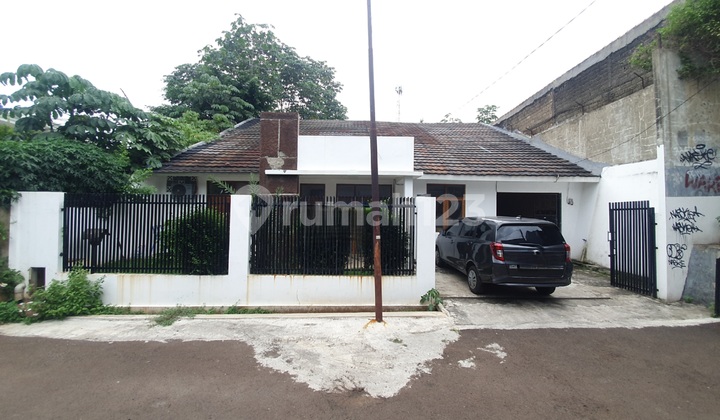 Spacious and Quiet House in Pondok Duta 1 Cimanggis Depok with Toll Road Access