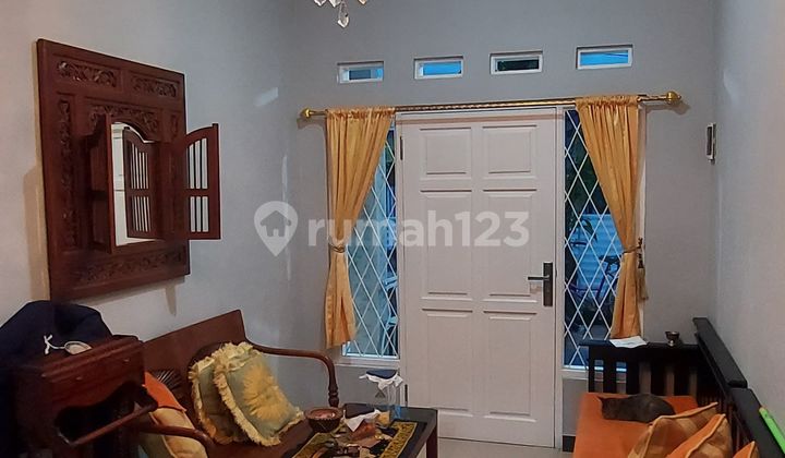 ruang tamu rumah dekat danau ciomas permai
