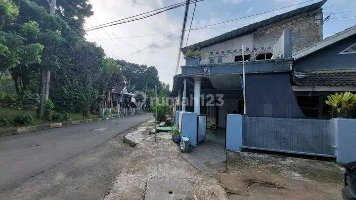 garasi/carport rumah hook sejuk di griya