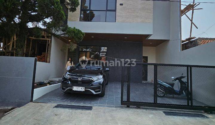 Rumah Baru Siap Huni Lokasi Tengah Kota Strategis di Sekelimus  1