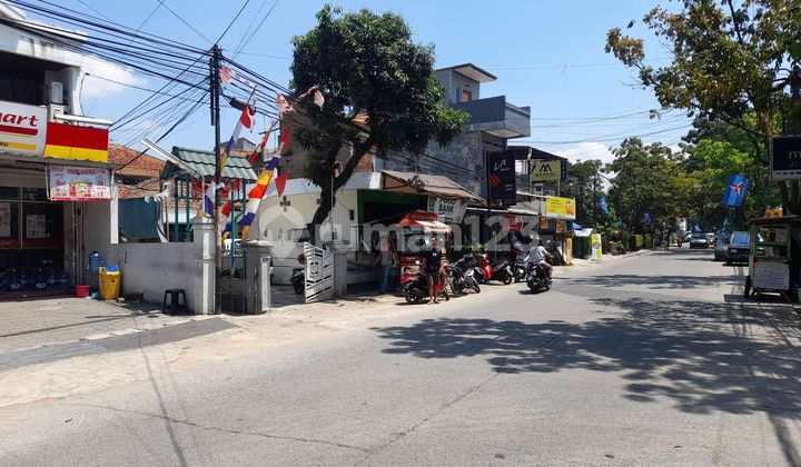 Old house for sale cheap, land area included, strategic location. 2