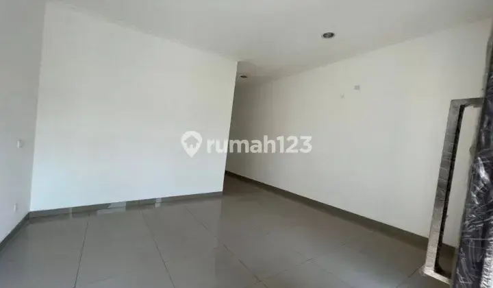 Rumah 2 Lantai Bagus di Manhattan Pik2, Jakarta Utara 2