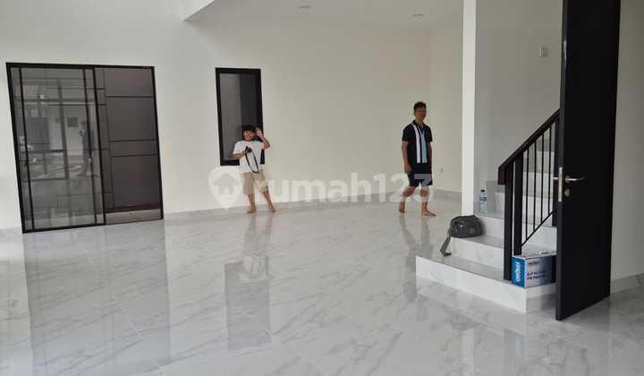 Rumah Villa Pasir Putih Pantai Indah Kapuk 8X20 2