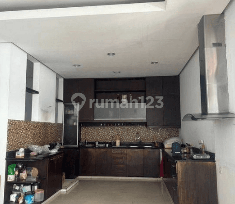 Rumah 3 Lantai Taman Grisenda SHM 10x20 Bagus 2