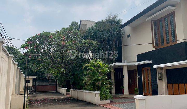 Dijual Modern Tropical Townhouse Kemang Raya 1