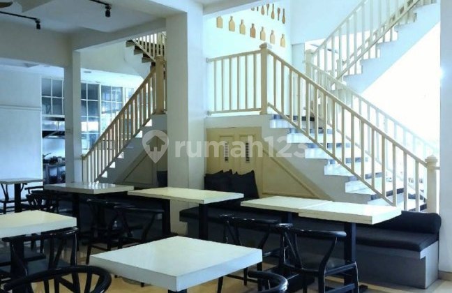 J074 Rumah Cantik Dijual + Semi Furnish Siap Huni 2