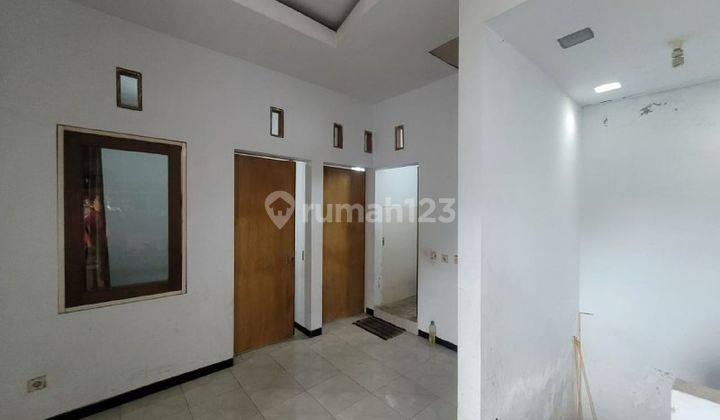 C087 Rumah Dijual Murah 2 Lantai Lokasi Strategis di Bumiayu Malang 4