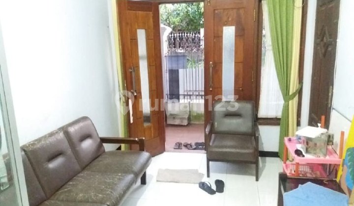 C087 Rumah Dijual Murah 2 Lantai Lokasi Strategis di Bumiayu Malang 8