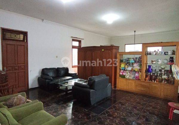 U082 Dijual Rumah Klasik Cantik Lowokwaru Malang 2