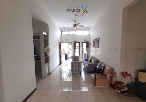 j017 Rumah Terawat Dekat Plaza Araya dan Persada Hospital 2