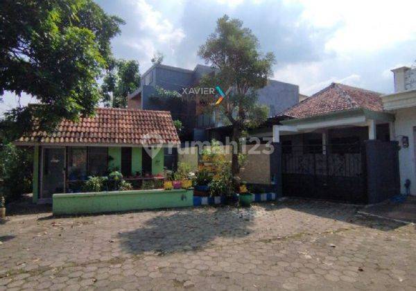 V090 Dijual Rumah Lokasi Strategis Harga Miring  2