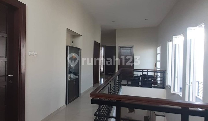 j026 Modern Minimalist House Near Poltek, Unibraw, Campus Area 2