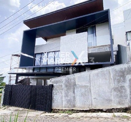 I101 Luxury Villa Aesthetic Tropical Modern Near Many Tourist Attractions in Batu City