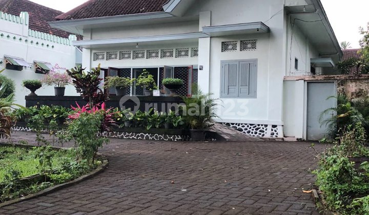 I105 Rumah Luas dan Siap Huni Kota Malang I105 Rumah Luas dan Siap Huni Kota Malang