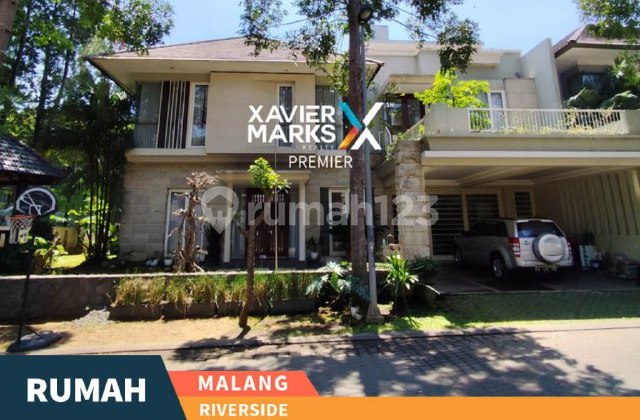 H81 Turun Harga ! Rumah 3 Lantai + Rooftop Dijual Semi Furnish