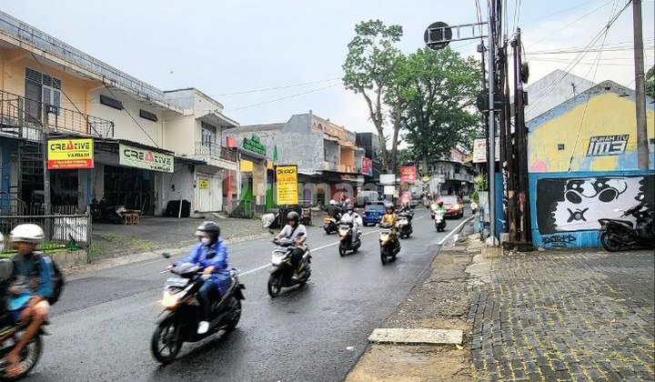 J090 For Sale / Rent 3-Story Shop House at Affordable Price on Sulfat Main Road, Malang 2