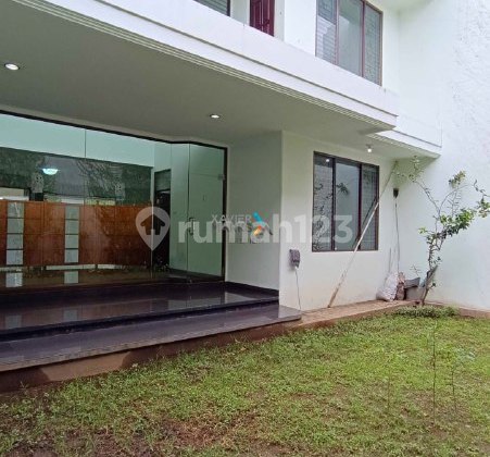 I103 Well-Maintained Luxury House in Araya Boulevard, Blimbing Malang 2