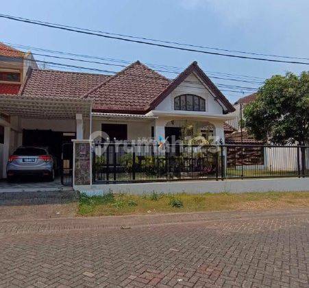 V113 Dijual Rumah Mewah Klasik di Daerah Langsep, Klojen Kota Malang 1