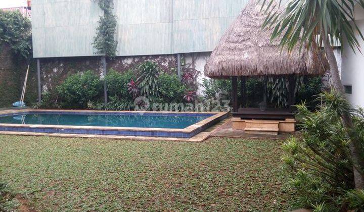 Beautiful house in Kemang with huge Backyard 2