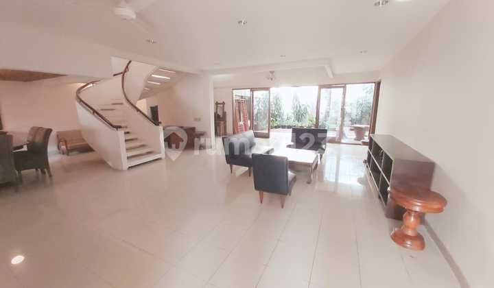 Nyaman dan Indah Rumah Bergaya Bali di Kawasan Simprug Nyaman dan Indah Rumah Bergaya Bali di Kawasan Simprug