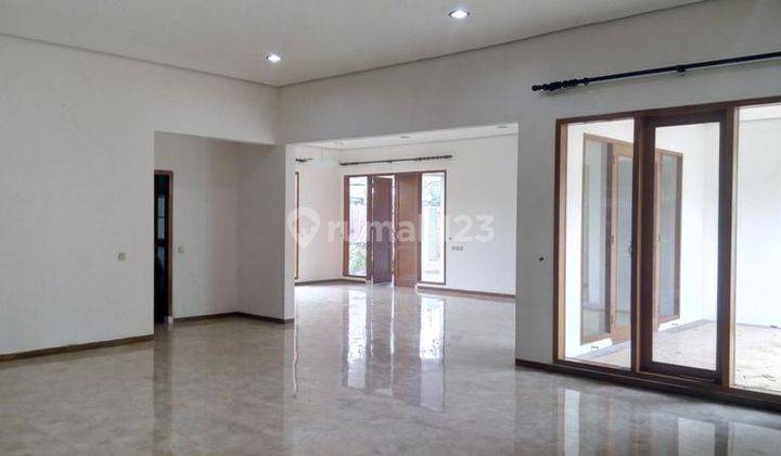 Beautiful house in Kemang with huge Backyard 1