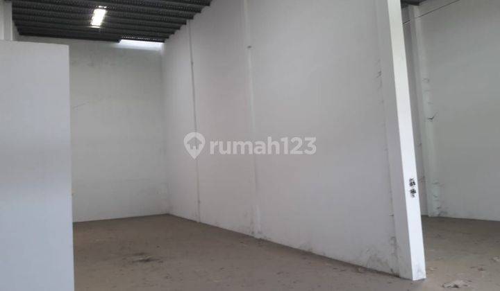 Gudang Bebas Banjir di LIk Kaligawe 5