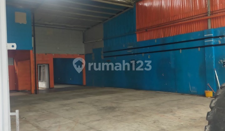 Space for Exclusive Strategic Business on Indraprasta Street 1