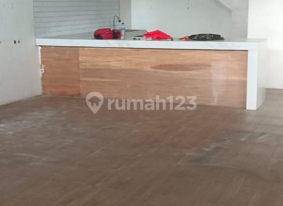 Space for Exclusive Strategic Business on Indraprasta Street 2