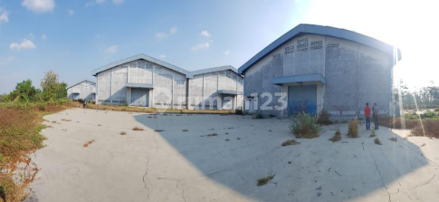 Strategic Industrial Zone Property Perfect for Manufacturing