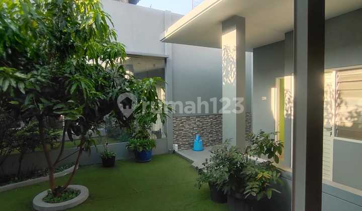 Rumah Strategis Pinggir Jalan Dekat Pusat Kuliner Semarang Timur 2