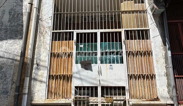 Disewakan Rumah 2 Lantai Lokasi Strategis Di Pecinan 1