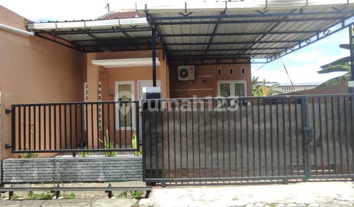tampak depan rumah minimalis, bebas banjir, shm