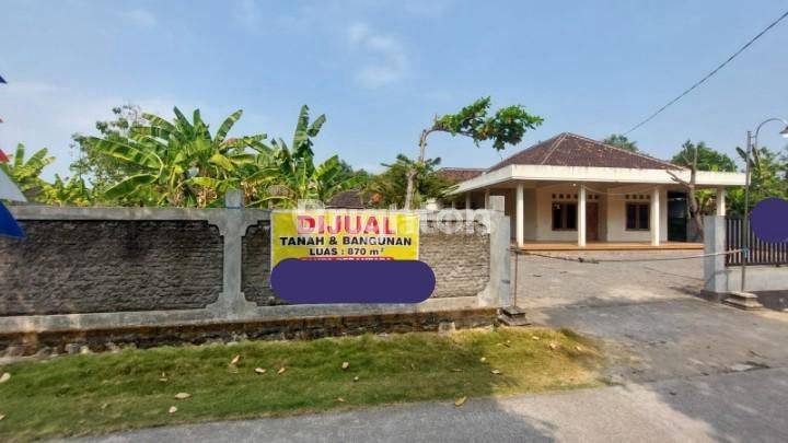 RUMAH DENGAN HALAMAN LUAS DI DESA SUKOHARJO 1