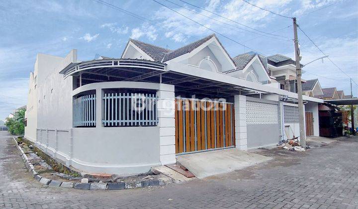 RUMAH HOOK DI PERUMAHAN CLUSTER VIENNA SOLO BARU 1