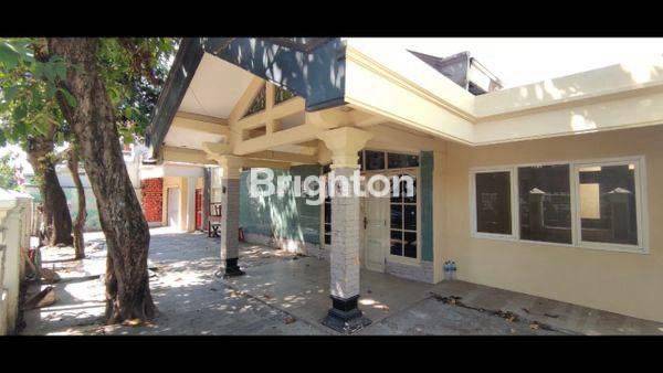 RUMAH TENGAH KOTA SIAP HUNI COCOK UNTUK USAHA MAUPUN DITINGGALI POSISI DEKAT MANA MANA, POSISI HOOK!! ROW JALAN 2 MOBIL PAPASAN!!! 2