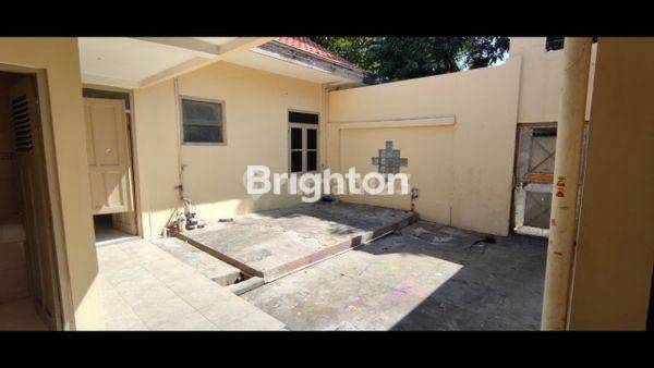 RUMAH TENGAH KOTA SIAP HUNI COCOK UNTUK USAHA MAUPUN DITINGGALI POSISI DEKAT MANA MANA, POSISI HOOK!! ROW JALAN 2 MOBIL PAPASAN!!! 1