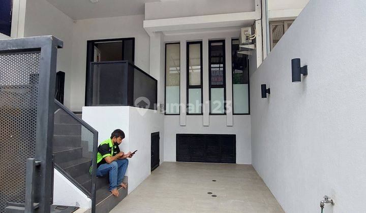 Rumah 4 Lantai di Pantai Indah Kapuk, Jakarta Utara 1