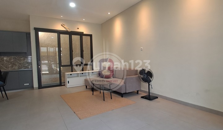 Rumah Baru Dalam Komplek Dekat Tol di Cinere