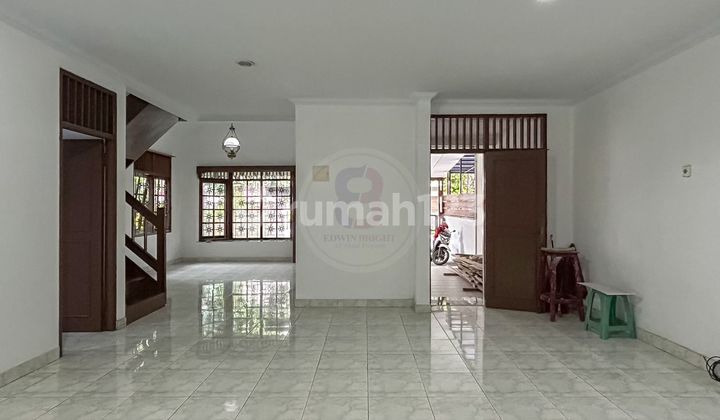 Rumah Rapih 2 Lantai di Bintaro Sektor 2