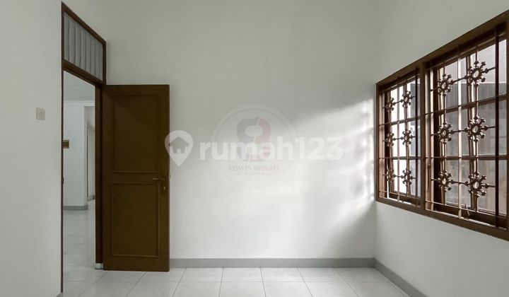 Rumah Rapih 2 Lantai di Bintaro Sektor 2 2