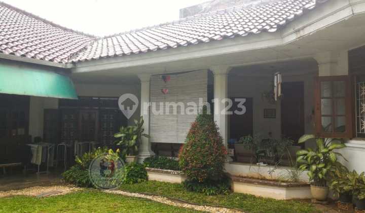 Rumah asri halaman luas di Cipete Utara Dekat MRT dan Tol