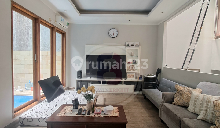 Rumah Cantik Ada Private Pool Siap Huni di Kebayoran Bintaro